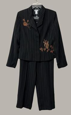 Betu Pant Suit Womens 10 Vintage Black Pinstripe Embroidered Business Career